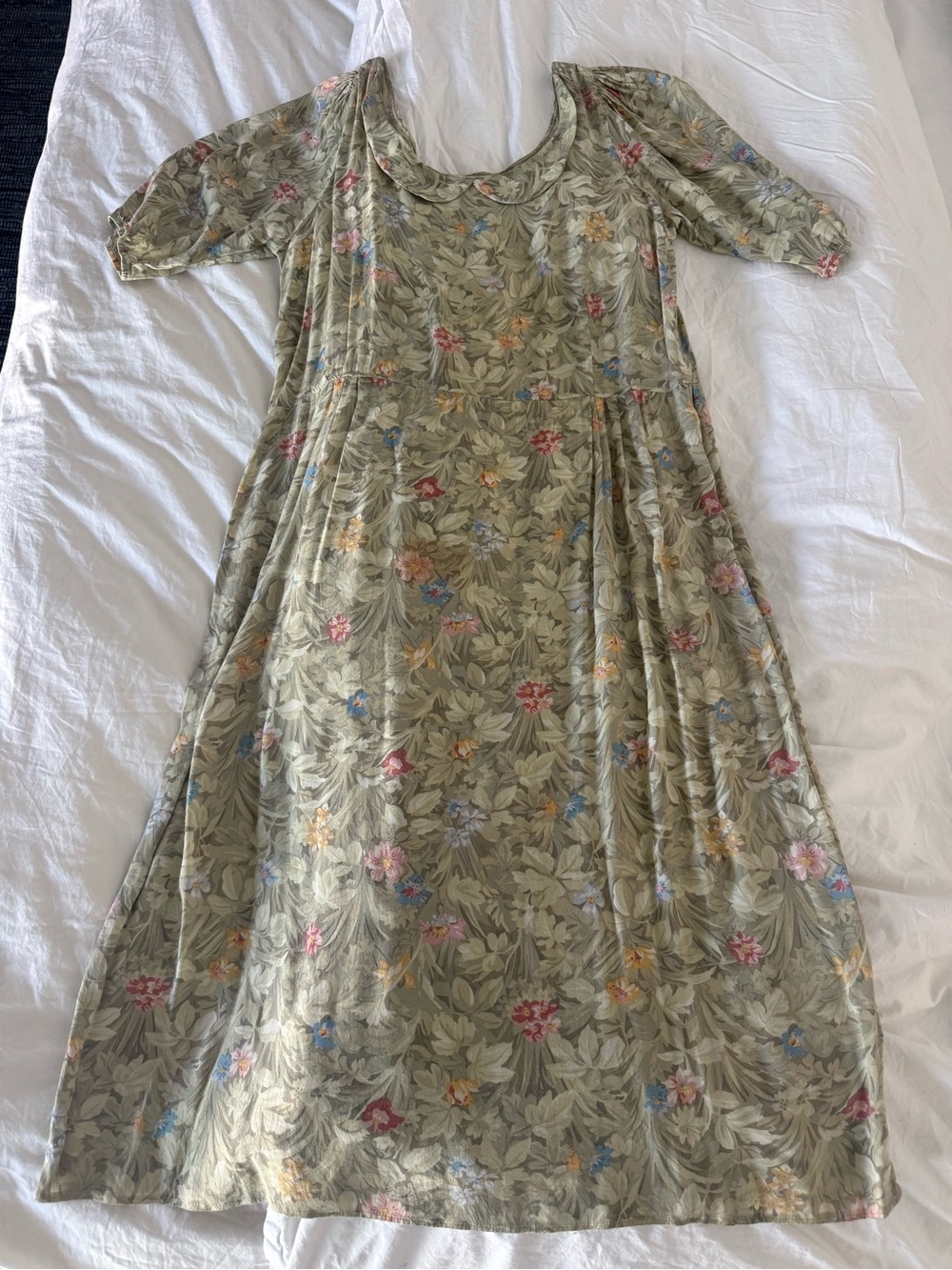 Vintage Women's Sage Floral Midi Dress with Scoop Neck